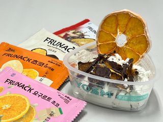 프루낵 제주감귤 초코12봉입 4종(화이트초코,다크초코,요구르트초코,콜라초코)  57.6g(4.8g*12봉입) — 5점을 준 리뷰어가 2022년 10월 올린 사용 사진