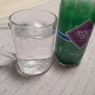 몽베스트 Montbest with Sparkling water Plain 20병 — 3.5점을 준 리뷰어가 2021년 11월 올린 사용 사진