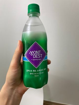 몽베스트 Montbest with Sparkling water Plain 20병 — 4.5점을 준 리뷰어가 2022년 8월 올린 사용 사진