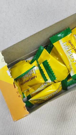 (주) 피치코리아 믹스커피캔디76g x2개입 — 3점을 준 리뷰어가 2022년 11월 올린 사용 사진