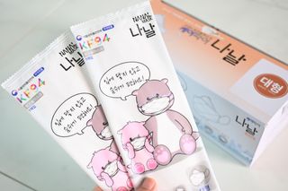 케이파이 나날마스크 [케이파이 나날] KF94 마스크 50매입 (개별포장) ,  여름에도 좋은 숨쉬기 편한 순수 국산 마스크 — 5점을 준 리뷰어가 2022년 9월 올린 사용 사진