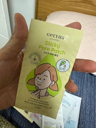 세뚜아(Cettua) 세뚜아 스티키 포어 패치 Cettua Sticky Pore Patch — 5점을 준 리뷰어가 2023년 10월 올린 사용 사진