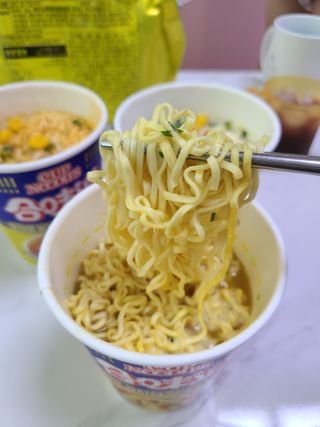 NISSIN 닛신 컵누들  4종 - 씨푸드오리지날, 씨푸드 스파이시, 씨푸드 커리, 씨푸드 XO소스 — 5점을 준 리뷰어가 2023년 1월 올린 사용 사진