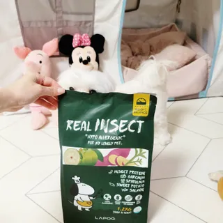 [푸디웜] 라포그  리얼인섹트 웨이트밸런스 저알러지 강아지 사료  1.2KG — 5점을 준 리뷰어가 2022년 7월 올린 사용 사진