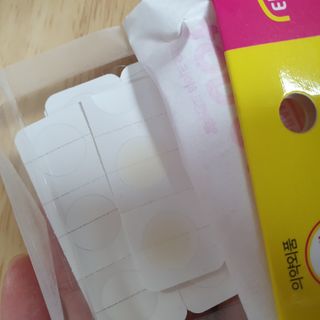 올리브영 엘라밴드 하이드로 도트 스팟패치 12mm, 티트리 — 5점을 준 리뷰어가 2022년 10월 올린 사용 사진