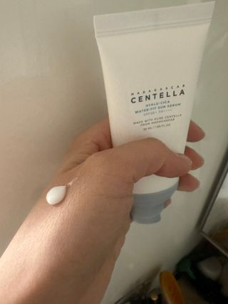 [스킨1004] 마다가스카르 센텔라 히알루-시카 워터핏 선세럼 50ml — 5점을 준 리뷰어가 2024년 5월 올린 사용 사진