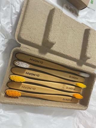 [닥터노아] 마루 대나무 칫솔 콤팩트 & 고체 치약 — 4.5점을 준 리뷰어가 2022년 7월 올린 사용 사진