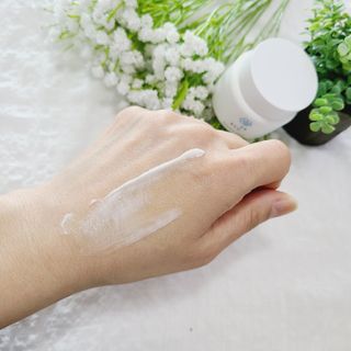 AYU25[아유트웬티파이브]다마스크로즈워터 베이스 천연 수분 촉촉 크림 — 5점을 준 리뷰어가 2021년 4월 올린 사용 사진