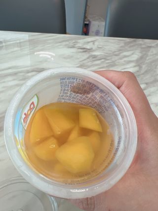 돌 MF[Dole] 파인애플컵/망고컵/복숭아컵 198g 6입X1박스 (맛 1가지 랜덤 발송) — 5점을 준 리뷰어가 2024년 5월 올린 사용 사진