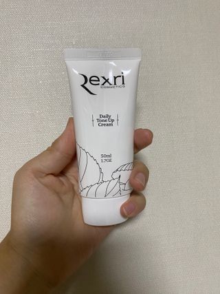 렉스리 데일리 톤업 크림 Rexri Daily Tone Up Cream — 5점을 준 리뷰어가 2022년 10월 올린 사용 사진