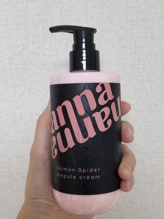 난나 살몬 스파이더 검버섯 미백 톤업 화이트닝 연어 앰플 크림 300ml 대용량 — 5점을 준 리뷰어가 2022년 8월 올린 사용 사진