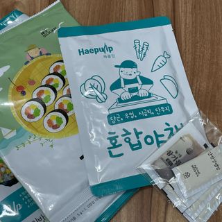해풀잎 누구나 김밥*1ea [(혼합야채 35g *1ea,  김밥김 (5g, 5ea),  양념간장 (6g, 5ea), 참기름(5g, 2ea)] — 5점을 준 리뷰어가 2022년 7월 올린 사용 사진