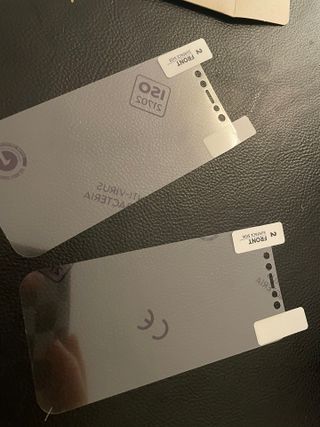 아클리브 Eco 항균 항바이러스 액정 보호필름(iPhone) — 5점을 준 리뷰어가 2022년 8월 올린 사용 사진