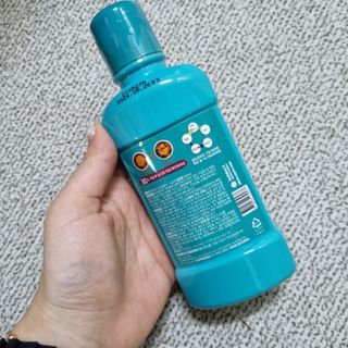 30초 후 눈으로 확인하는 헬리덴티 프라글린스 가글 — 5점을 준 리뷰어가 2021년 6월 올린 사용 사진