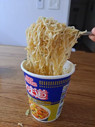 NISSIN 닛신 컵누들  4종 - 씨푸드오리지날, 씨푸드 스파이시, 씨푸드 커리, 씨푸드 XO소스 — 2점을 준 리뷰어가 2022년 4월 올린 사용 사진