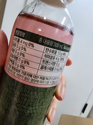 더그레잇티 콤부차 [매일유업] 더그레잇티 44kcal 콤부차 300ml *12개입 (오리지널 6개+베리리치 6개) — 4점을 준 리뷰어가 2023년 8월 올린 사용 사진
