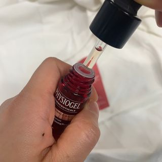 피지오겔 사이언수티컬즈 더 링클-스탑 백 앰플 세럼 — 5점을 준 리뷰어가 2022년 4월 올린 사용 사진