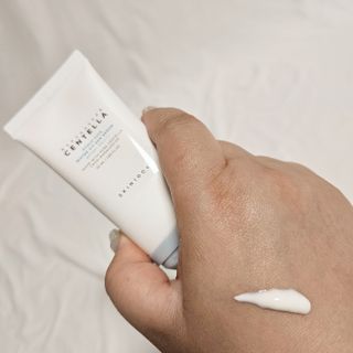 MF[스킨1004] 마다가스카르 센텔라 히알루-시카 워터핏 선세럼 50ml — 5점을 준 리뷰어가 2024년 5월 올린 사용 사진