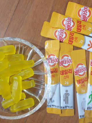 [광동제약] 비타500데일리스틱 50포 & 비타500구미 1개 — 5점을 준 리뷰어가 2021년 12월 올린 사용 사진