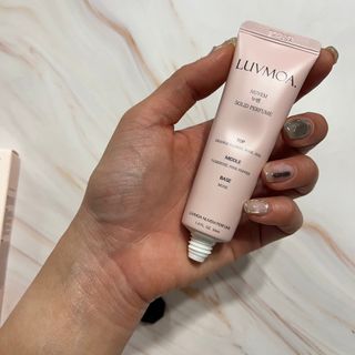 러브모아 향수 고체향수 승무원 고체향수 바르는 향수 니치향수 도손 우드세이지 앤 씨솔트 — 5점을 준 리뷰어가 2022년 12월 올린 사용 사진