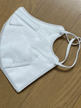 나무드 [유한킴벌리] 크리넥스 KF94 데일리 마스크 화이트 대형 블랙 10개 , 대형 화이트 10개 — 5점을 준 리뷰어가 2021년 10월 올린 사용 사진