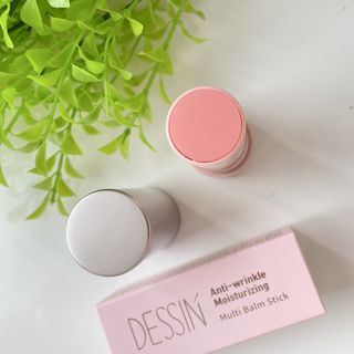바르는뷰티 데생멀티밤 식물유래성분 97 저분자콜라겐 피부수분 미백 주름개선 멀티밤스틱 — 5점을 준 리뷰어가 2021년 11월 올린 사용 사진