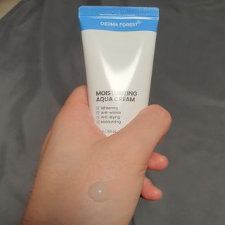 더마포레스트 모이스처라이징 아쿠아크림 / 수분크림 히알루론산 펩타이드 보습 미백 주름개선 — 3.5점을 준 리뷰어가 2021년 7월 올린 사용 사진