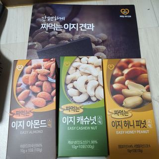 짜먹는 이지견과 짜먹는 이지아몬드, 짜먹는 이지허니피넛, 짜먹는 이지캐슈넛 각 10g X  10포 — 5점을 준 리뷰어가 2021년 1월 올린 사용 사진
