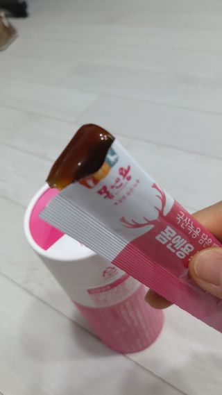 [몸엔용] 녹용 담은 탱탱 콜라겐 녹용 콜라겐 젤리 15g x 20포 — 5점을 준 리뷰어가 2022년 4월 올린 사용 사진