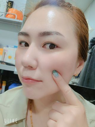 [AHC] 세이프온 에센스 선크림 올리브영 스페셜 증정 기획세트 — 5점을 준 리뷰어가 2022년 6월 올린 사용 사진