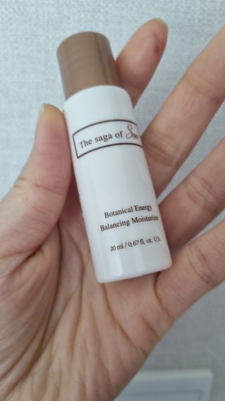 더사가오브수 [사가수] 효혜윤 보태니컬 에너지 에센스인로션 20ml /아이포올 스틱 3g — 3.5점을 준 리뷰어가 2023년 2월 올린 사용 사진