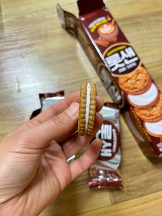 롯데제과 롯샌 카페크런치 — 5점을 준 리뷰어가 2021년 10월 올린 사용 사진