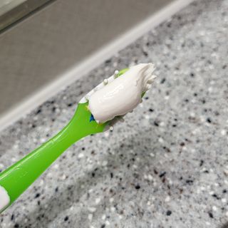 방방곳곳 편림오일 편림치드 치약 — 5점을 준 리뷰어가 2022년 6월 올린 사용 사진