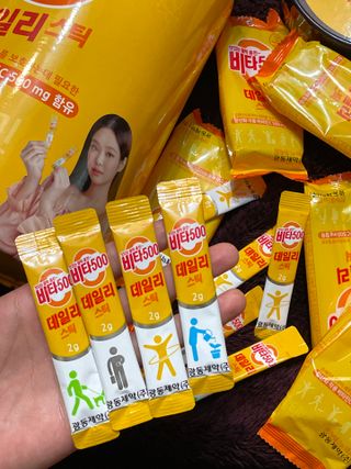 광동생활건강 [광동] 제니비타민C 비타500데일리스틱 180포+제니등신대+제니스티커 — 5점을 준 리뷰어가 2021년 12월 올린 사용 사진