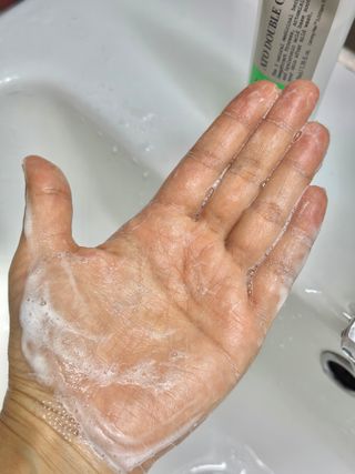 블립 ★올리브영 약산성 폼클렌징 살리실산 요철클렌징 균제거 시카 어성초 클렌징폼 [네이버 구매+인스타 리뷰] — 5점을 준 리뷰어가 2024년 12월 올린 사용 사진