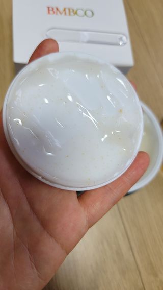 비엠비코 퀸79 노블 골드 아쿠아 크림 — 5점을 준 리뷰어가 2021년 5월 올린 사용 사진