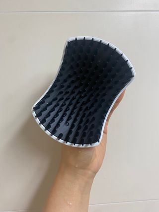 온가족 시원한샴푸 깨끗한두피 샴푸브러쉬 두피스케일링 히트팡블랙에디션 — 5점을 준 리뷰어가 2021년 8월 올린 사용 사진