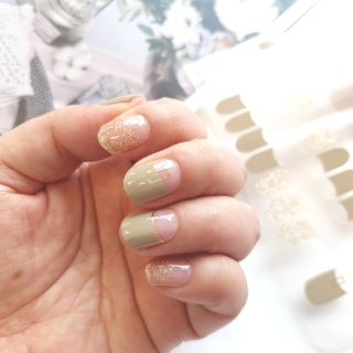 [네일가게] 햇빛에 닿으면 색이 변하는 신기한 햇살 반전 네일스티커_B — 4점을 준 리뷰어가 2021년 8월 올린 사용 사진