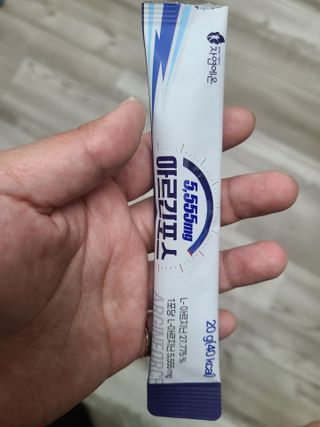 자연에온 아르긴포스 L-아르기닌 5555mg 스틱 15개입 1박스 — 3점을 준 리뷰어가 2021년 4월 올린 사용 사진