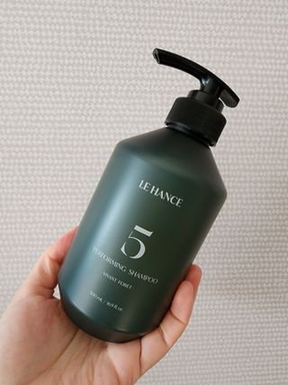 르핸스 퍼포밍 5 샴푸 비반트 포렛/베티버 포그 — 3.5점을 준 리뷰어가 2022년 12월 올린 사용 사진