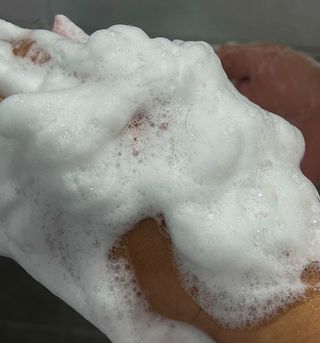 [포레스트스토리] 탈모증상완화 샴푸 1,000ml — 5점을 준 리뷰어가 2022년 8월 올린 사용 사진