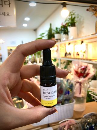 라라로즈데이 시즌2 천연 아로마오일 Y존 케어 속옷향수 이너퍼퓸 5ml  여성의 자존감을 UP시키자 — 3.5점을 준 리뷰어가 2021년 10월 올린 사용 사진
