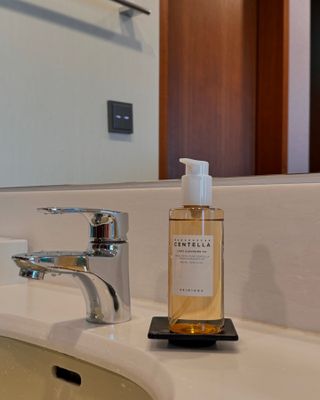스킨1004 [SKIN1004] 마다가스카르 센텔라 라이트 클렌징 오일 200ml — 5점을 준 리뷰어가 2024년 7월 올린 사용 사진