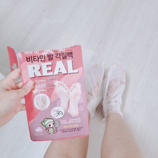 소담스퀘어 상암 [레스트업] 리얼 비타민 발 각질팩  Fast 30분 — 5점을 준 리뷰어가 2022년 12월 올린 사용 사진