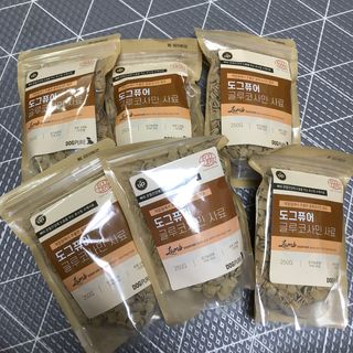 도그퓨어 피부와모질/혼합유산균/글루코사민 유기농 로스팅 사료 — 5점을 준 리뷰어가 2021년 9월 올린 사용 사진