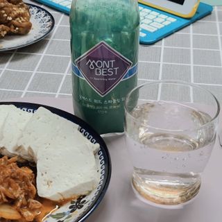 몽베스트 Montbest with Sparkling water Plain 20병 — 5점을 준 리뷰어가 2021년 10월 올린 사용 사진