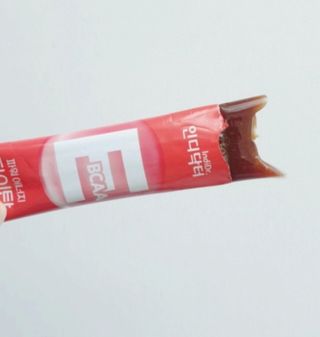 [인디닥터] 타이탄 BCAA 프로틴 젤리스틱 — 4점을 준 리뷰어가 2022년 6월 올린 사용 사진