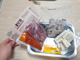 화끈한녀석들 새오똥400g 새우,오징어,똥집 볶음요리 소스,밀떡, 참기름 포함 — 4점을 준 리뷰어가 2022년 12월 올린 사용 사진