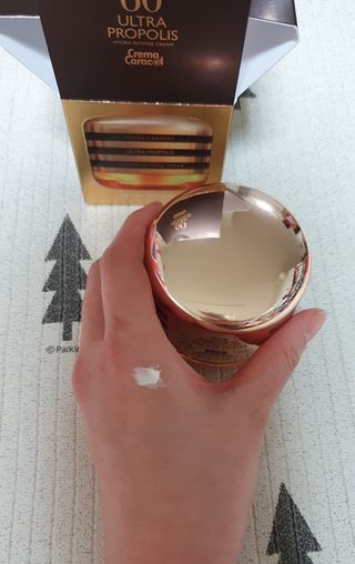 자민경 크레마카라콜 울트라 프로폴리스 하이드라 인텐스 크림 50ml — 5점을 준 리뷰어가 2021년 1월 올린 사용 사진