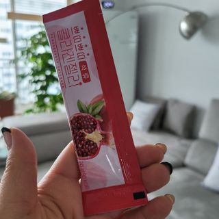 헬스업_쁘띠쁘띠석류콜라겐젤리_20g x 14포 — 5점을 준 리뷰어가 2021년 3월 올린 사용 사진
